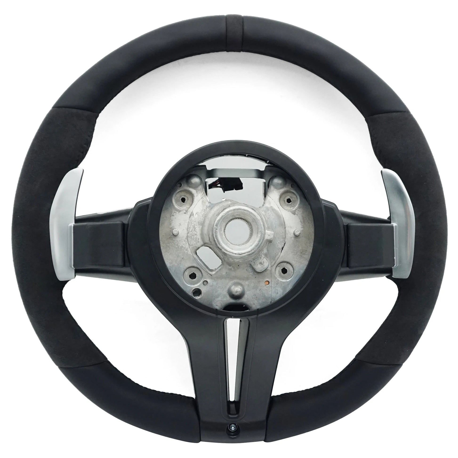 alcantara,leder lenkrad in schwarz mit carbon spange, schaltwippen sind zu sehen